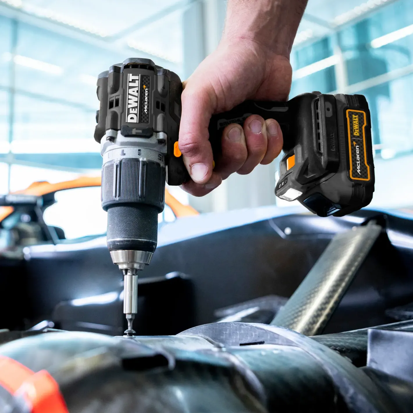 DeWALT DCD85ME2GT-QW 18V XR slagboremaskine Mclaren edition 2x1.7 Ah PS-batterier og lader* Bore- Og Skruemaskiner