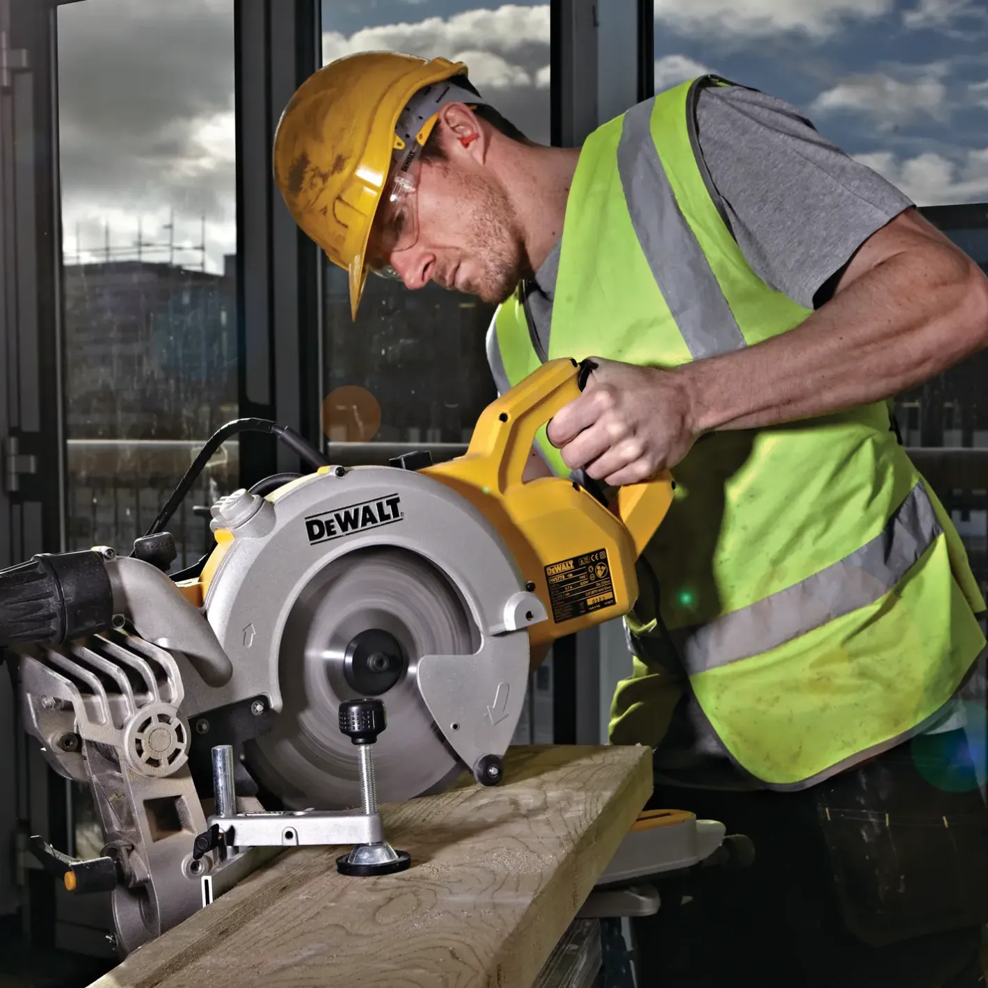 DeWALT DWS778 kap-/geringssav 1850 W Ø250 mm* Kap-/Geringssave