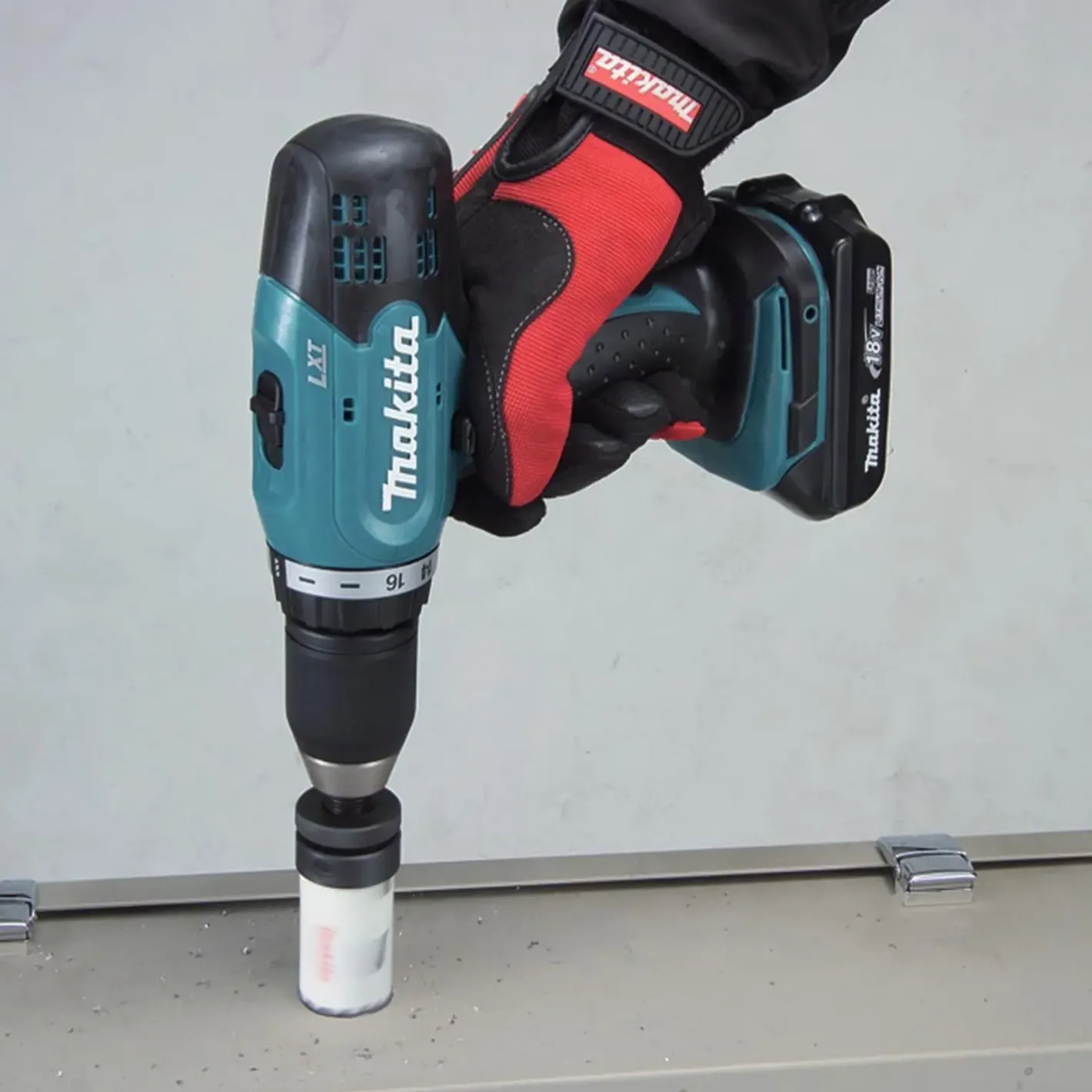 Makita DDF453SFX1 18V LXT bore/skruemaskine 2x3.0 Ah inkl. 75 dele tilbehør* Bore- Og Skruemaskiner
