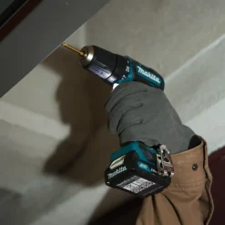 Makita DF332DSMJ bore-/skruemaskine 12V inkl. 2x 4,0Ah batterier og lader* Bore- Og Skruemaskiner