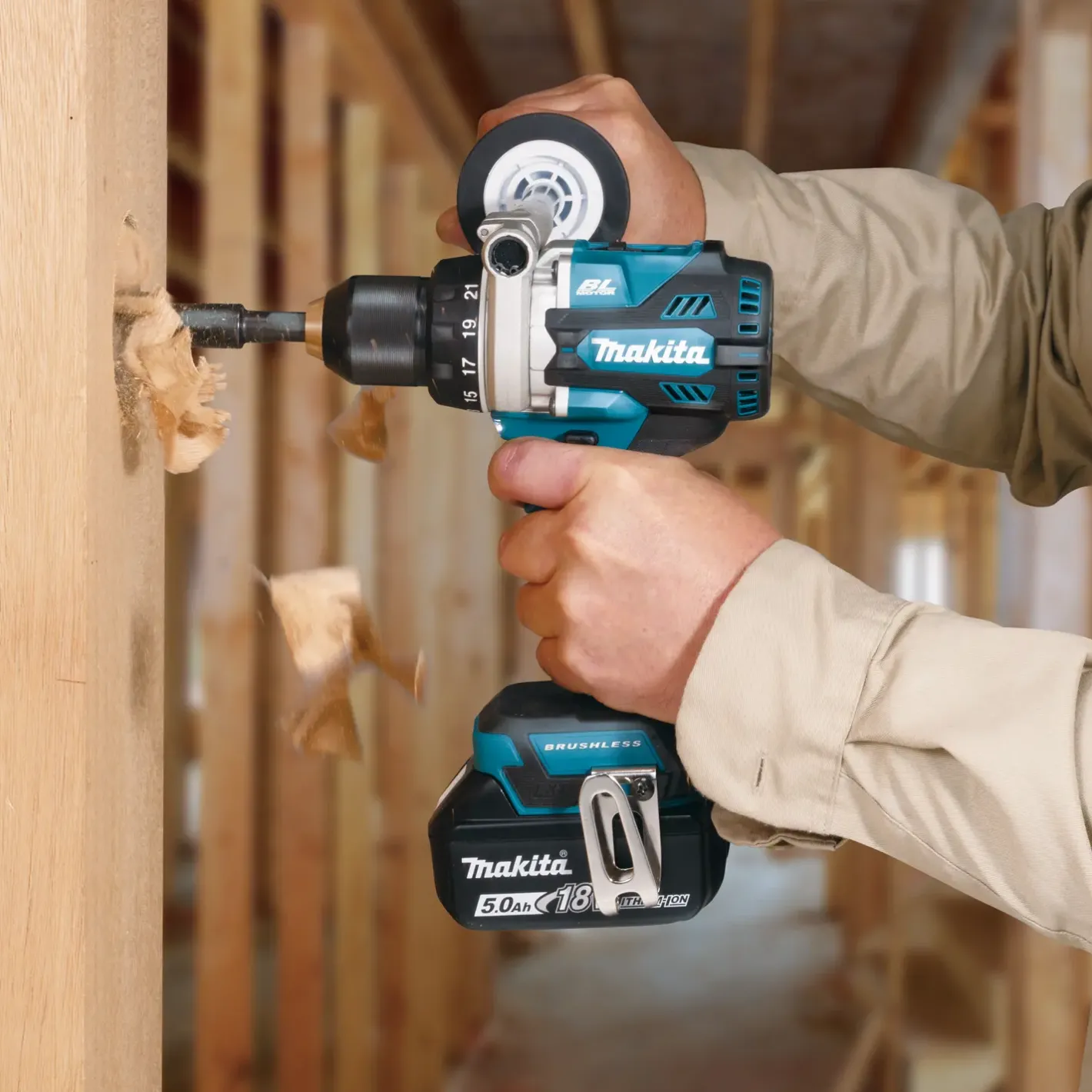 Makita DHP486RTR-DAV slagboremaskine 18V inkl. 2x5,0 Ah batteri og lader* Bore- Og Skruemaskiner