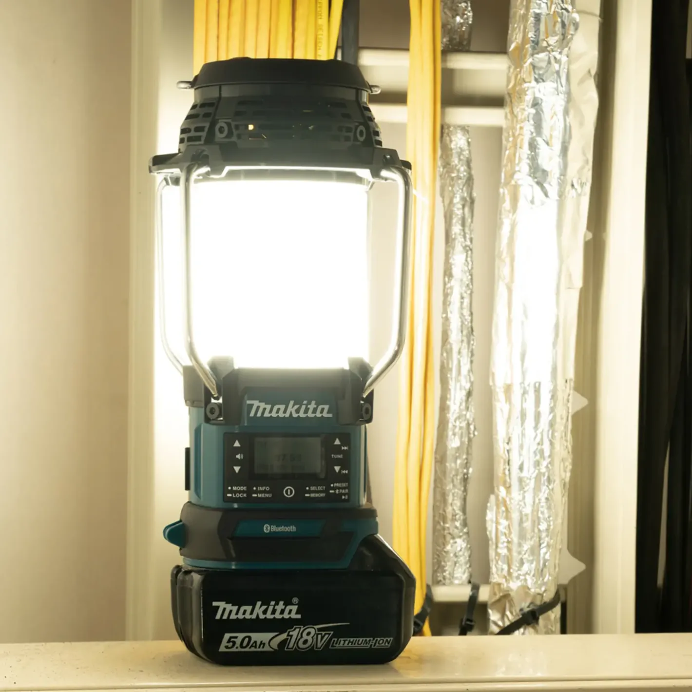 Makita DMR056 lanterne DAB+ radio 18V solo* Arbejdsradioer