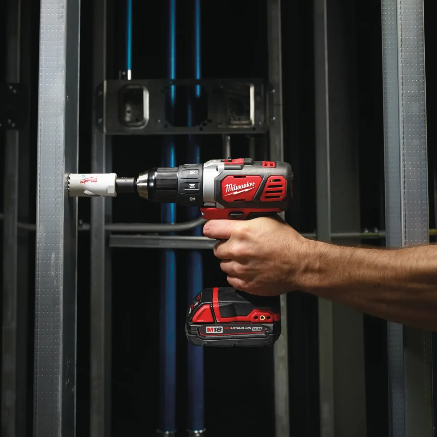 Milwaukee M18 BDD-403C 18V bore-/skruemaskine 3x4.0 Ah batteri og lader* Bore- Og Skruemaskiner