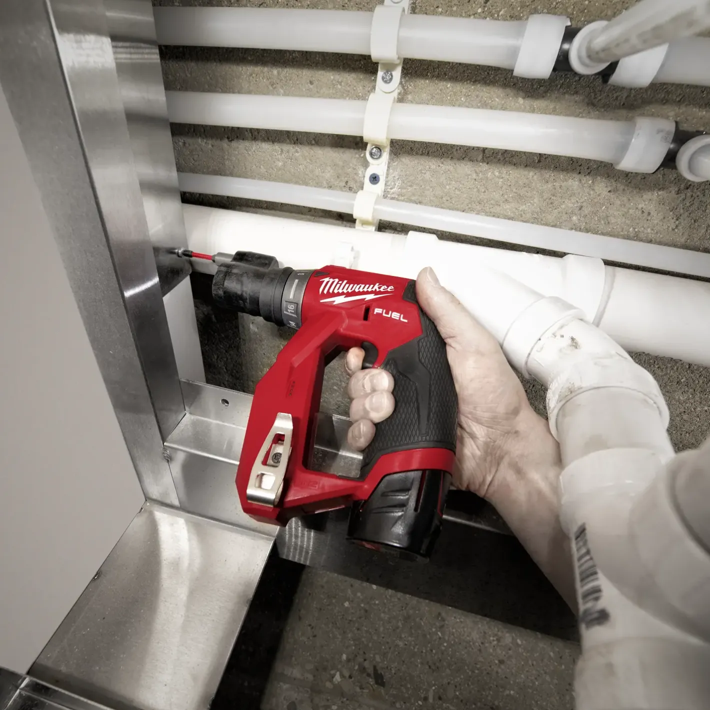 Milwaukee M12 bore-/skruemaskine med udskiftbare hoveder inkl. 2x 2,0Ah batteri og lader* Bore- Og Skruemaskiner