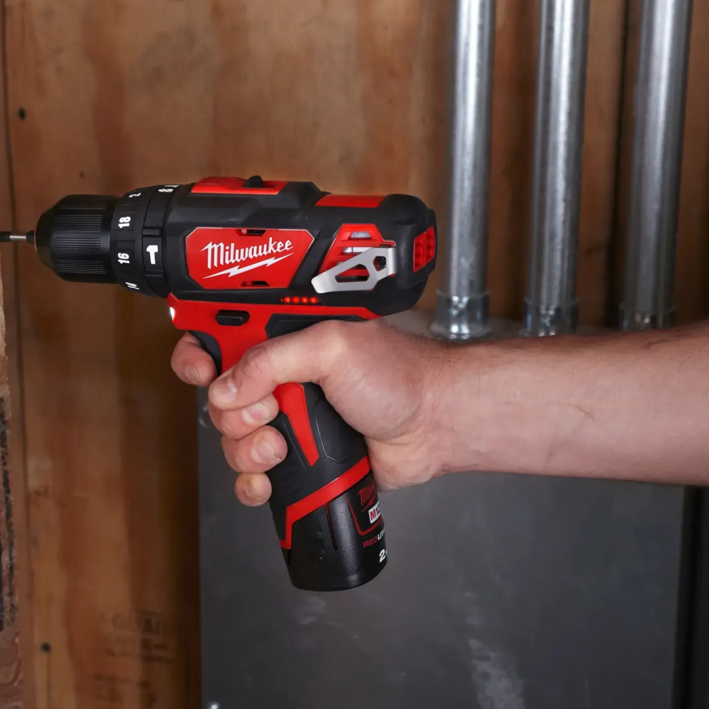 Milwaukee M12 BPD 12V slagboremaskine 2x2.0 Ah batterier og lader i kuffert* Bore- Og Skruemaskiner
