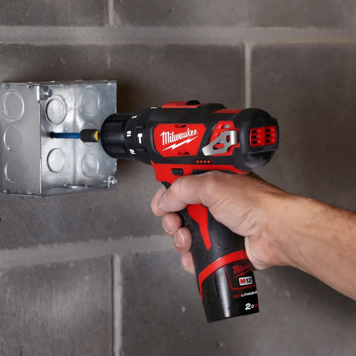 Milwaukee M12 BPD 12V slagboremaskine 2x2.0 Ah batterier og lader i kuffert* Bore- Og Skruemaskiner
