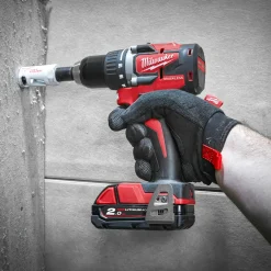 Milwaukee M18 CBLDD-202C 18V bore-/skruemaskine 2x2.0 Ah inkl. kuffert* Bore- Og Skruemaskiner