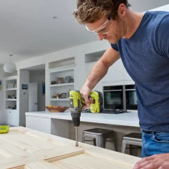 Ryobi R18DD3-252T akku bore-/skruemaskine 1x2,0+1x5,0 Ah 18V ONE+ inkl. 17 dele tilbehør* Bore- Og Skruemaskiner