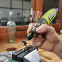 Ryobi RRT4-120GA15 4V USB multiværktøj, med 15 tilbehørsdele* Multicuttere