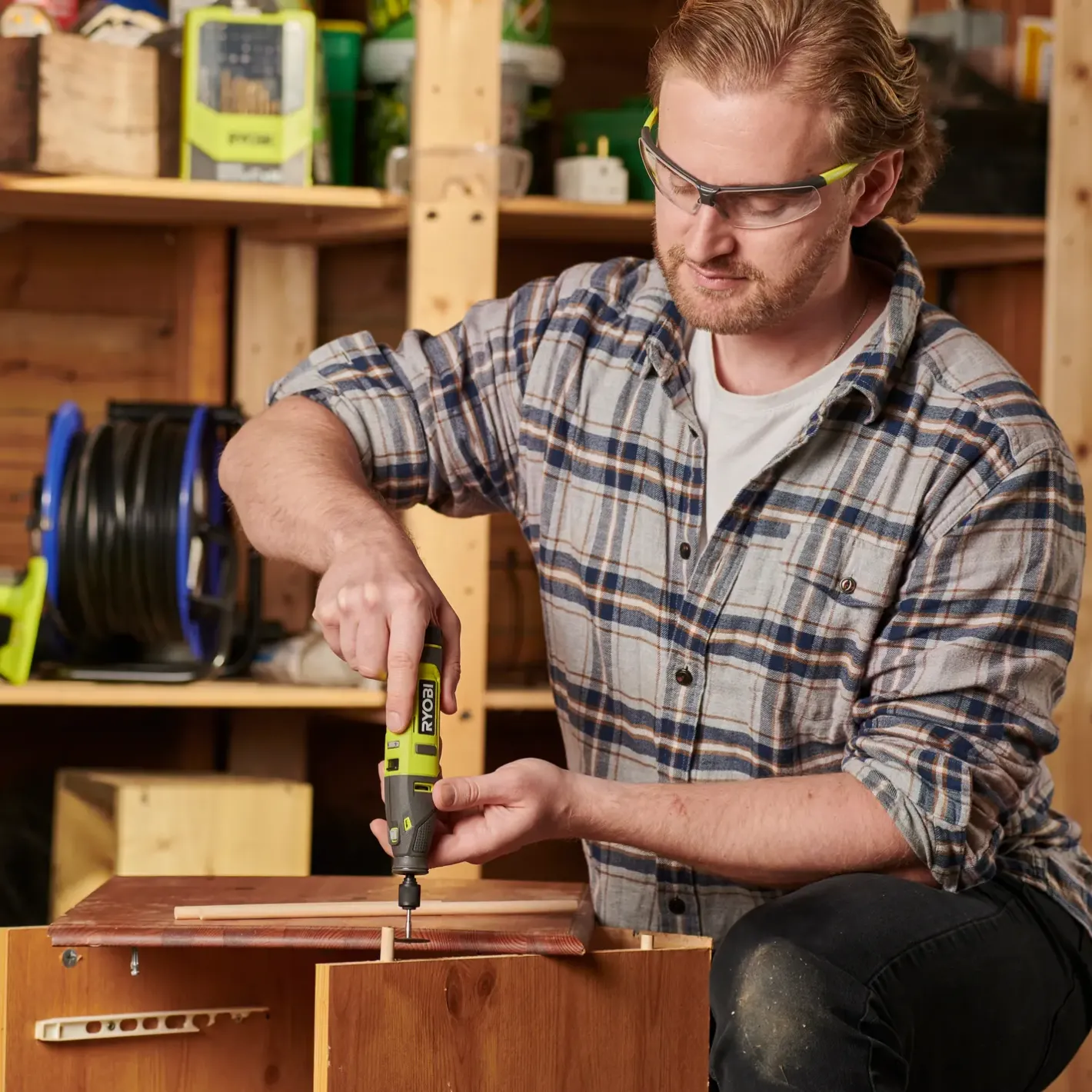 Ryobi RRT4-120GA15 4V USB multiværktøj, med 15 tilbehørsdele* Multicuttere