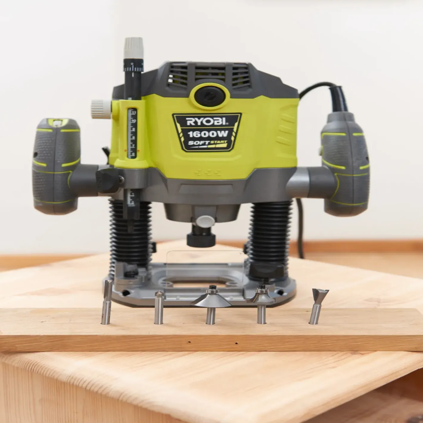 Ryobi RRT1600-K overfræser 1600 W* Overfræsere