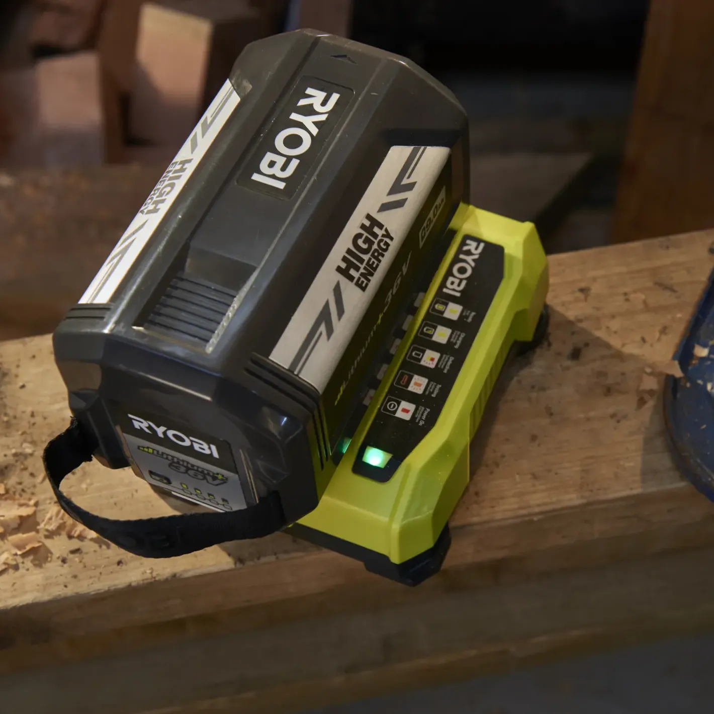 Ryobi RY36C60A 36V MAX POWER hurtiglader* Batterier Og Opladere