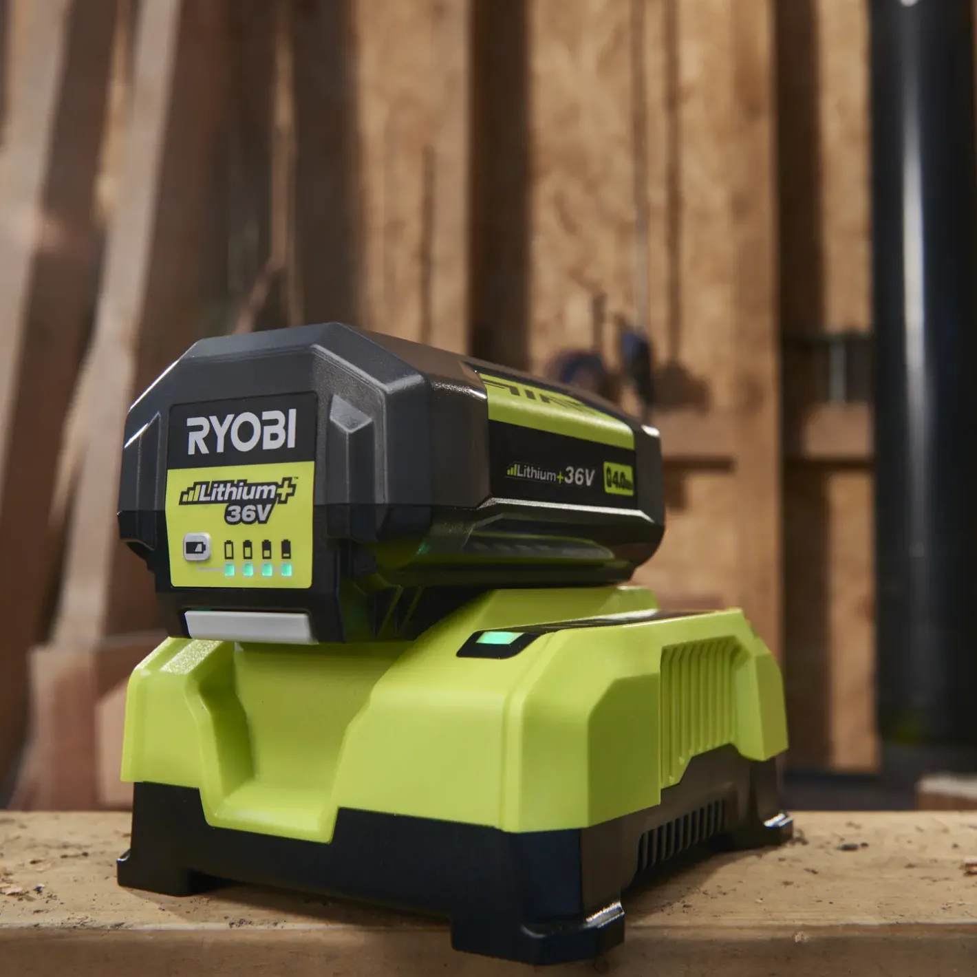 Ryobi RY36C60A 36V MAX POWER hurtiglader* Batterier Og Opladere