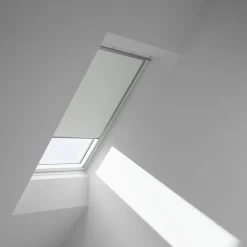 Velux mørklægningsgardin manuel DKL MK08 mørkeblå 78x140cm* Gardiner|Tilbehør Til Kontor Og Værksted